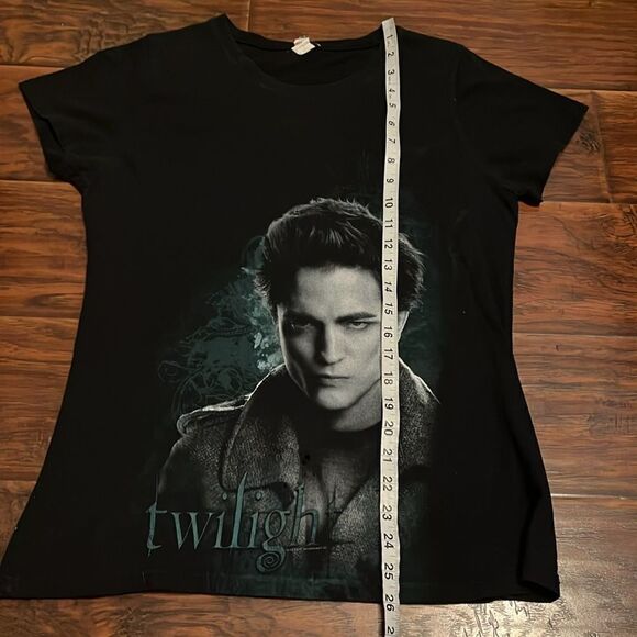 Twilight Edward Movie Black Pullover Graphic Shirt Casual Goth Vampire Emo - Picture 6 of 10